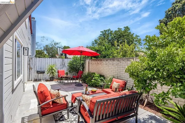 $639,000 | 16 Town Square Place, Oakland, CA 94603