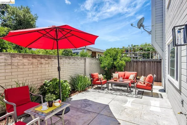 $639,000 | 16 Town Square Place, Oakland, CA 94603