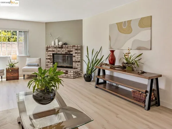 $639,000 | 16 Town Square Place, Oakland, CA 94603