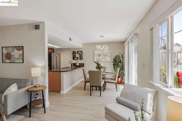 $639,000 | 16 Town Square Place, Oakland, CA 94603