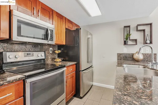 $639,000 | 16 Town Square Place, Oakland, CA 94603