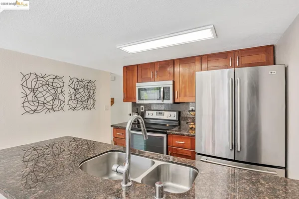 $639,000 | 16 Town Square Place, Oakland, CA 94603
