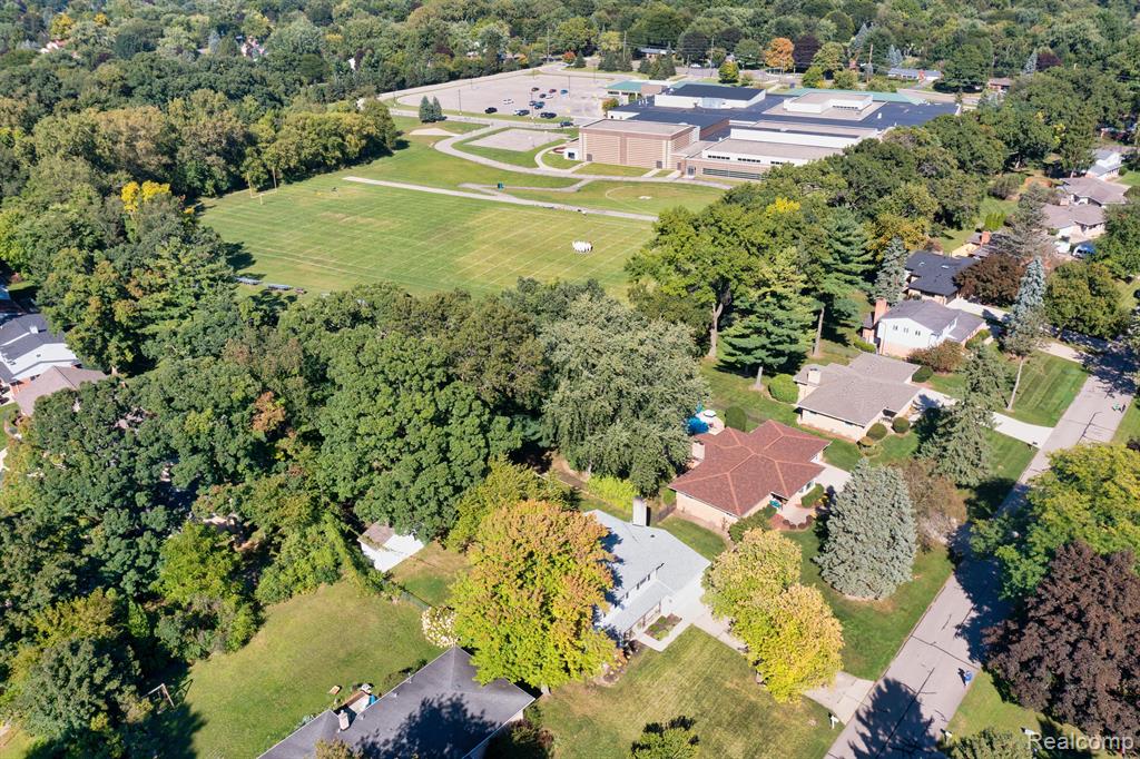 2180 Avoncrest Drive Rochester Hills, MI 48309 - Photo 41 of 46