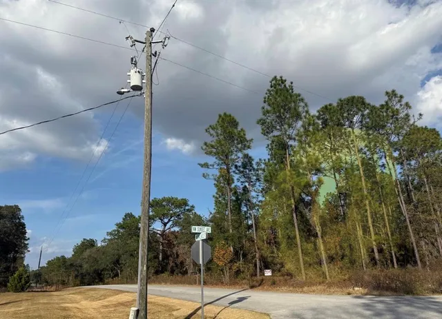 a view of a yard with basketball court