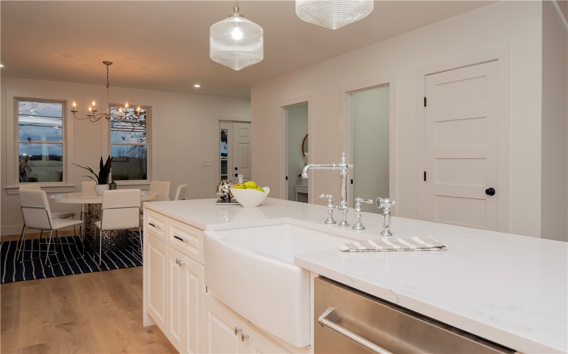 1096 East Main Road Middletown, RI 02842 - Photo 16 of 50