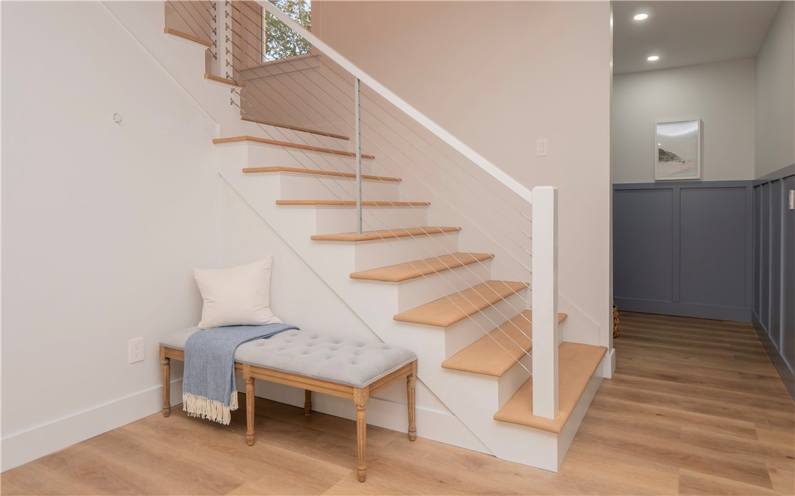 1096 East Main Road Middletown, RI 02842 - Photo 23 of 50