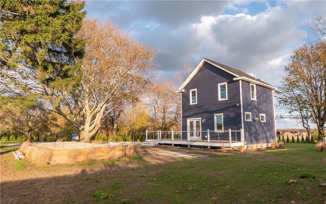 1096 East Main Road Middletown, RI 02842 - Photo 3 of 50