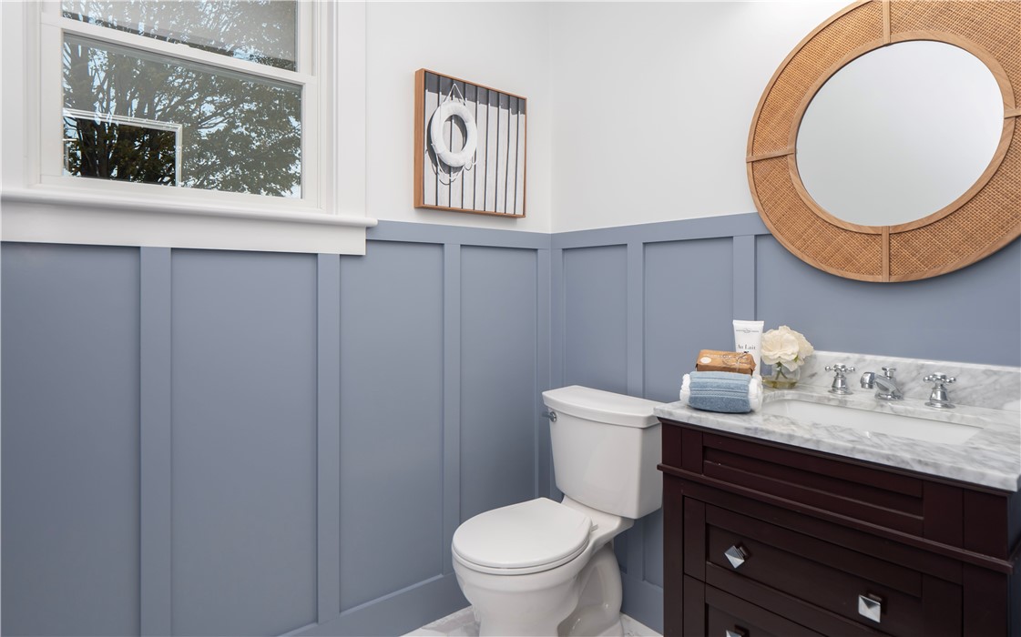 1096 East Main Road Middletown, RI 02842 - Photo 32 of 50