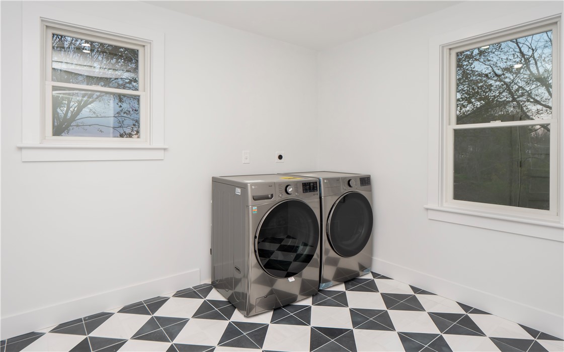 1096 East Main Road Middletown, RI 02842 - Photo 43 of 50