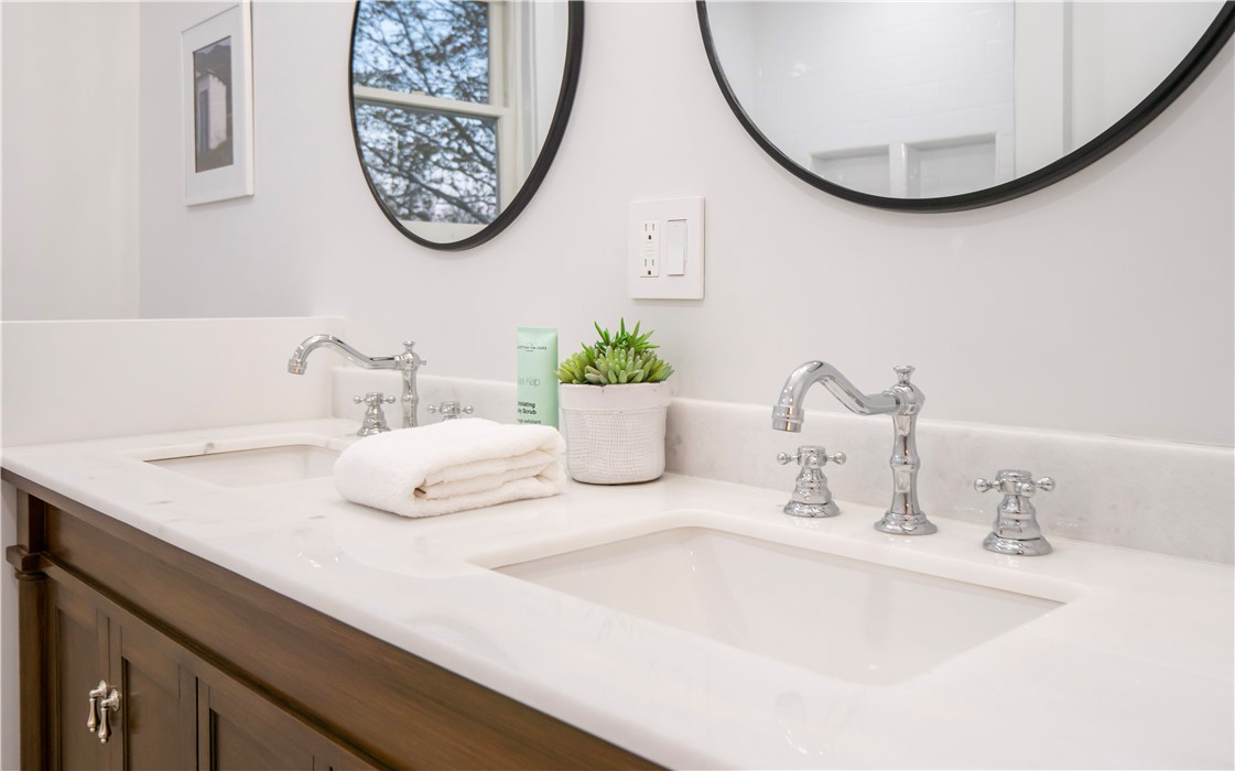 1096 East Main Road Middletown, RI 02842 - Photo 45 of 50