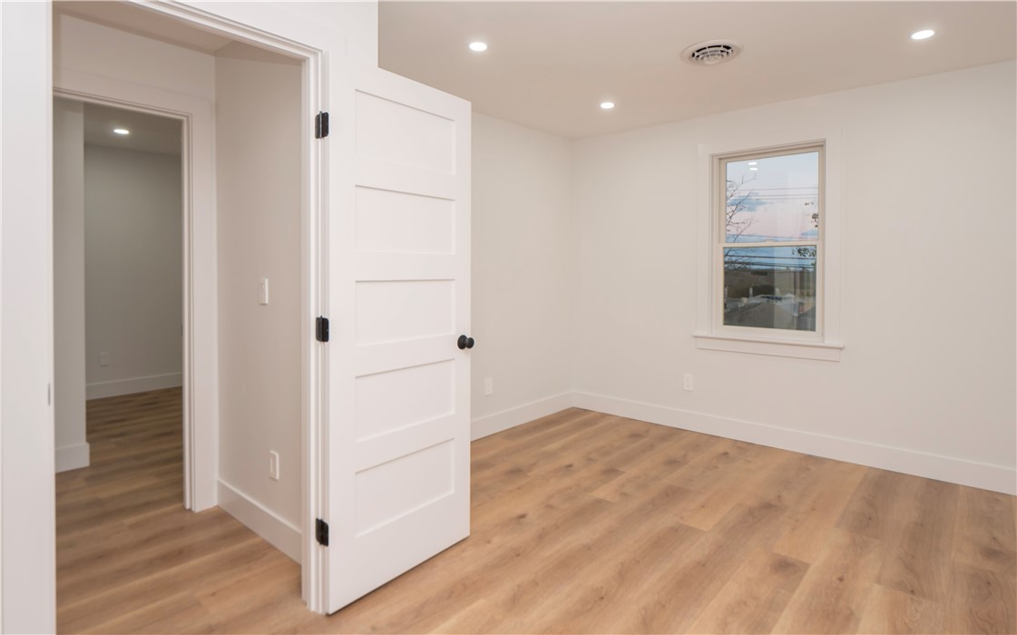 1096 East Main Road Middletown, RI 02842 - Photo 48 of 50