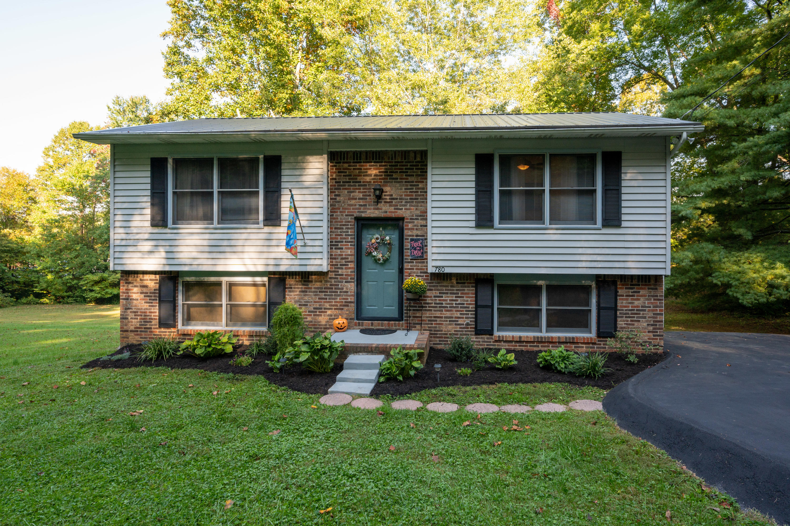 780 Meadow View Road Bristol, TN 37620 - Photo 1 of 35 Meadow View-5