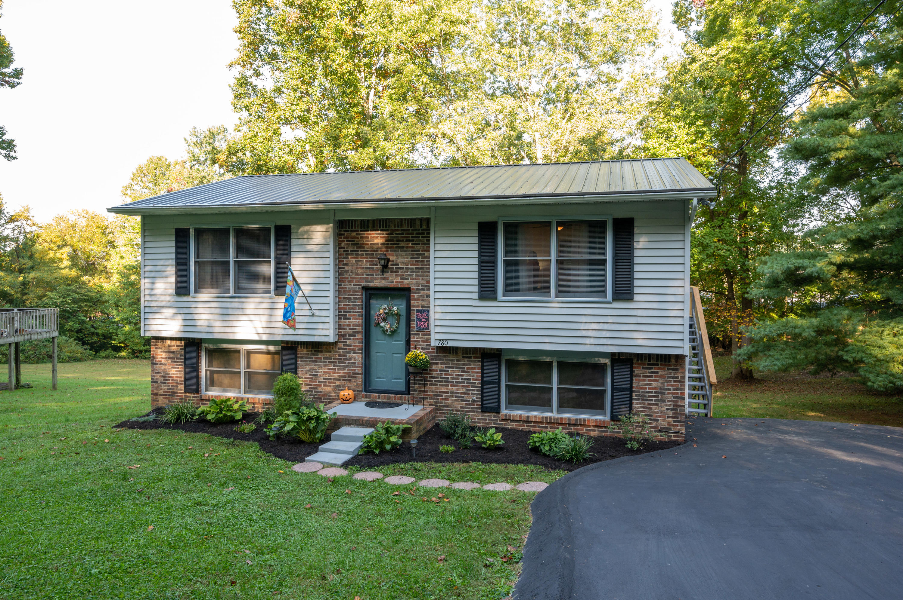 780 Meadow View Road Bristol, TN 37620 - Photo 2 of 35 Meadow View-1