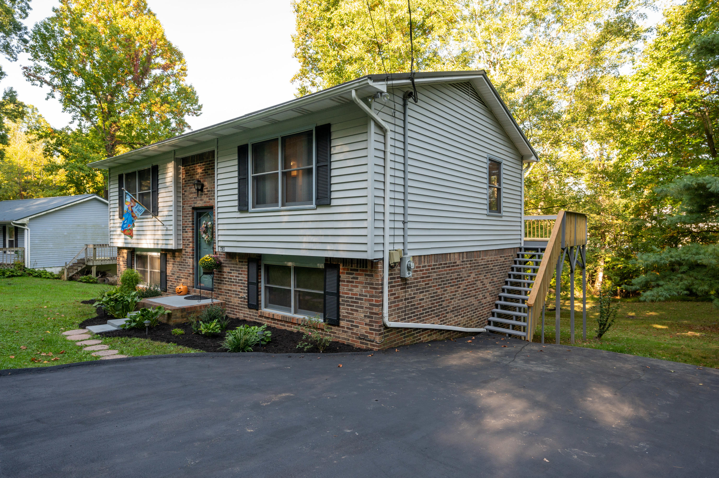 780 Meadow View Road Bristol, TN 37620 - Photo 3 of 35 Meadow View-6