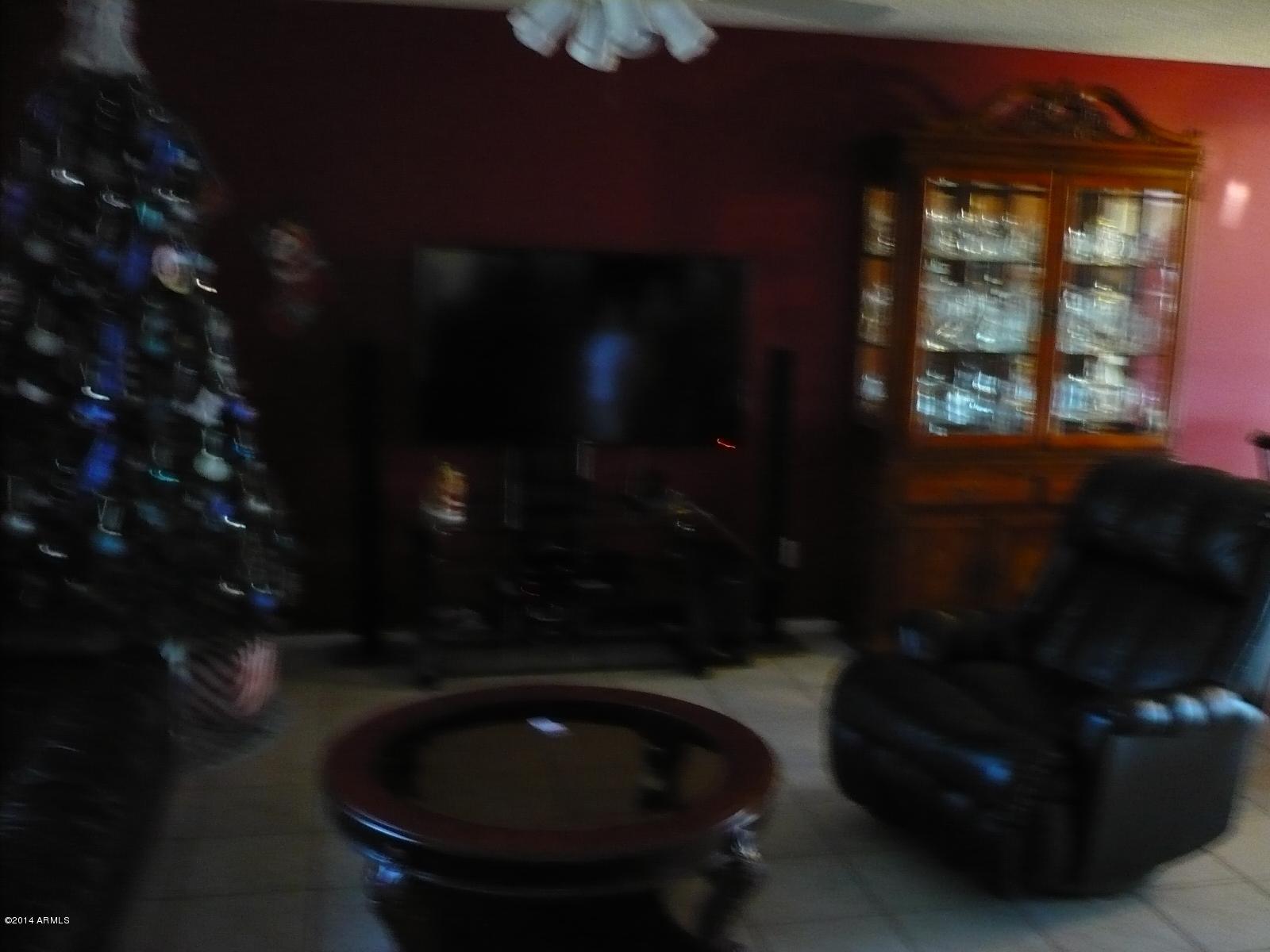 7207 West Merrell Street Phoenix, AZ 85033 - Photo 3 of 12 Perez 006