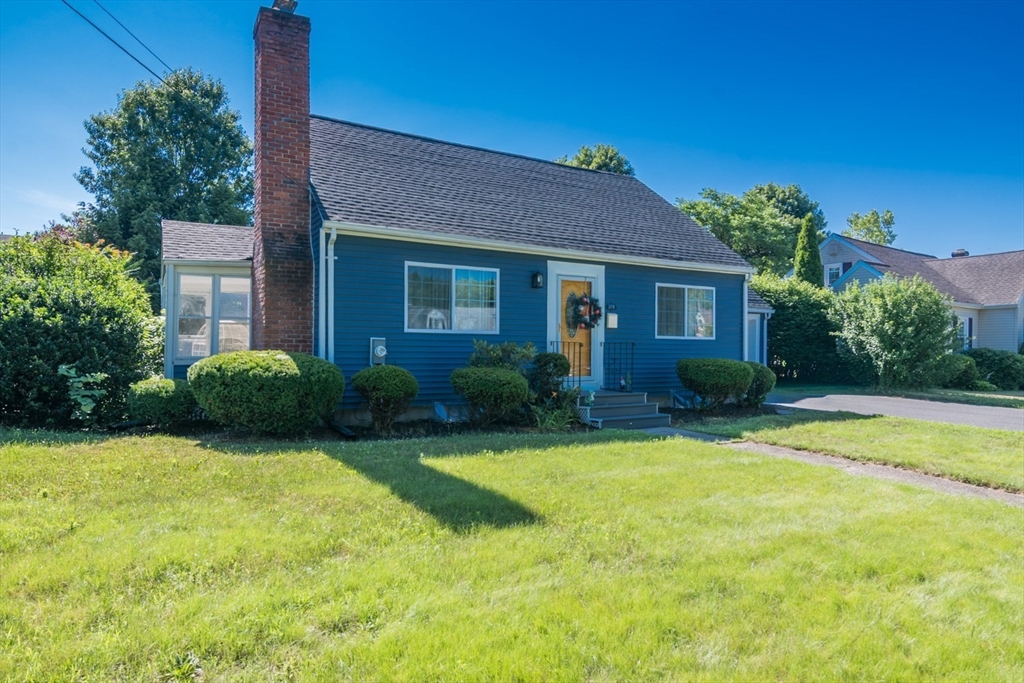 379 Roosevelt Avenue Springfield, MA 01118 - Photo 2 of 32