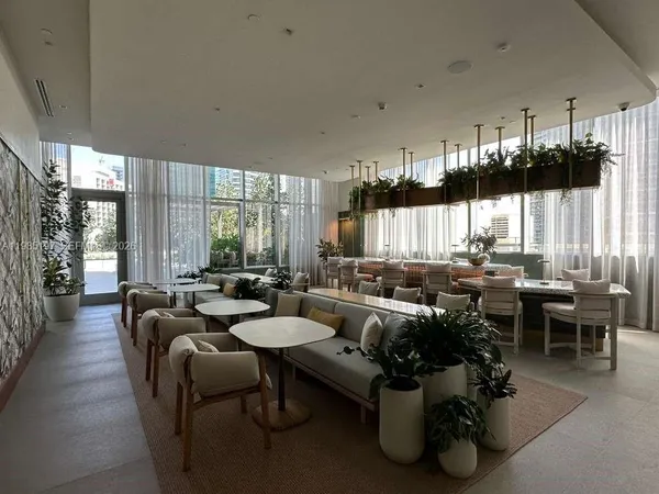 $5,000 | 77 Southeast 5th Street, Unit 1513, Miami, FL 33131