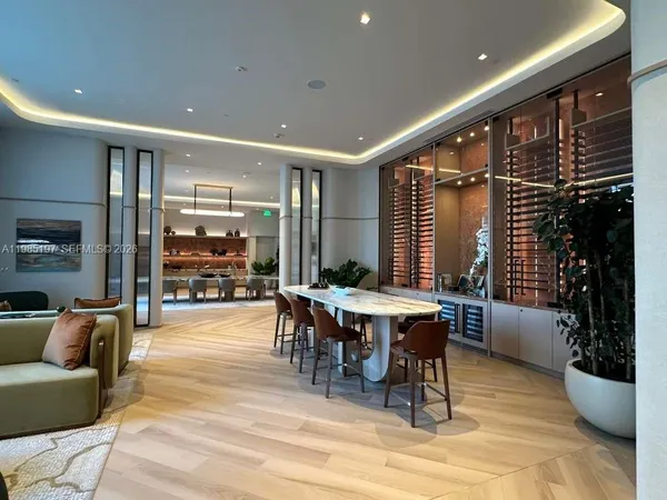 $5,000 | 77 Southeast 5th Street, Unit 1513, Miami, FL 33131