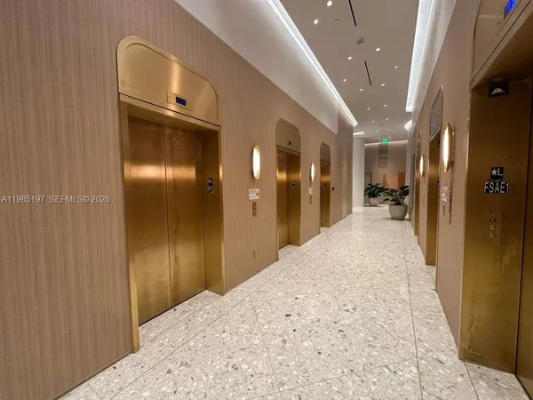 $5,000 | 77 Southeast 5th Street, Unit 1513, Miami, FL 33131