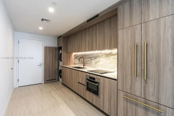 $5,000 | 77 Southeast 5th Street, Unit 1513, Miami, FL 33131