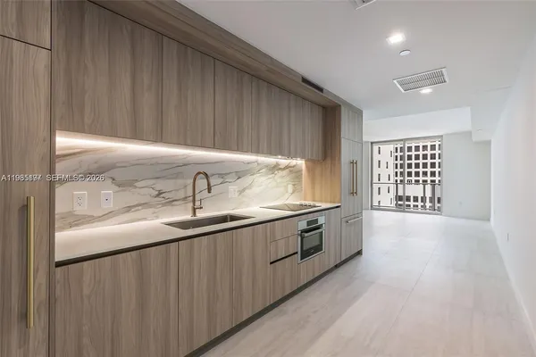 $5,000 | 77 Southeast 5th Street, Unit 1513, Miami, FL 33131