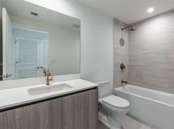 $5,000 | 77 Southeast 5th Street, Unit 1513, Miami, FL 33131