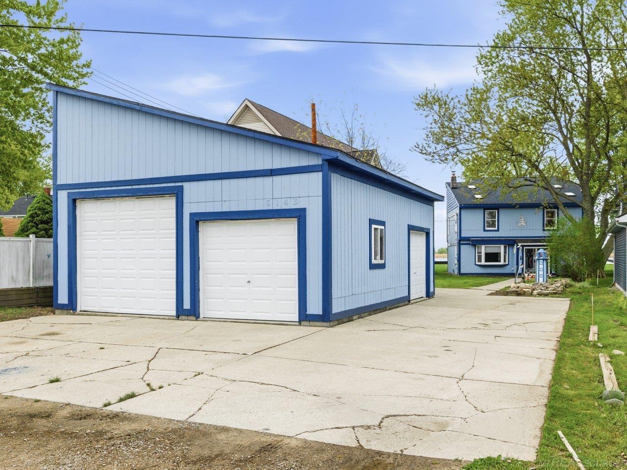6143 Pointe Tremble Road Algonac, MI 48001 - Photo 5 of 47 50207601-651058ba-3e07-4acd-86f6-907aadd1bc8d.JPG