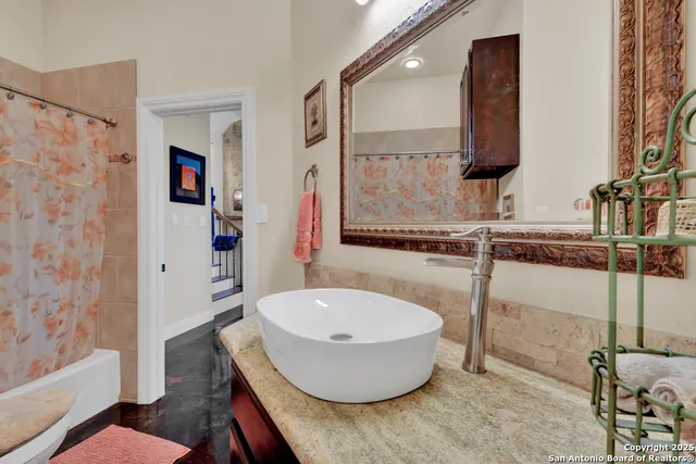 $615,000 | 853 County Road 2801 East, Mico, TX 78056