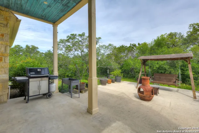 $615,000 | 853 County Road 2801 East, Mico, TX 78056