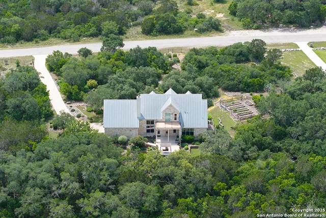 $625,000 | 853 County Road 2801 East, Mico, TX 78056