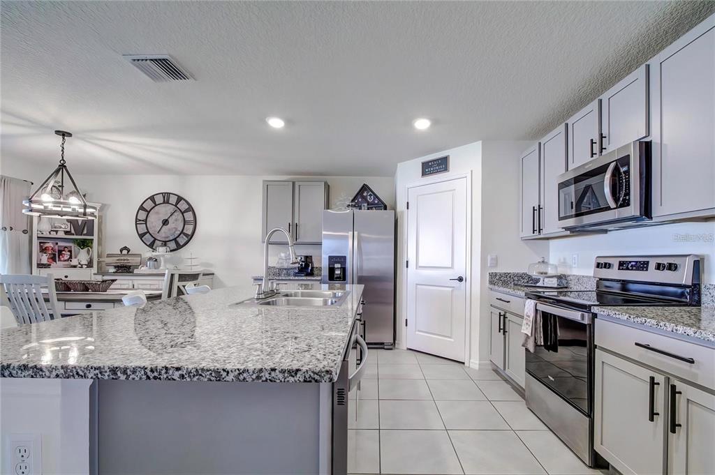 4111 Autumn Amber Dr Spring Hill Spring Hill, FL 34609 - Photo 4 of 28