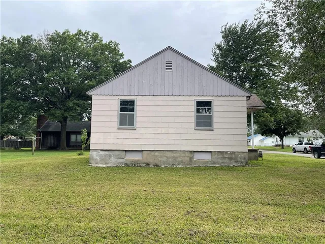 $59,900 | 3000 Grand Avenue, Parsons, KS 67357