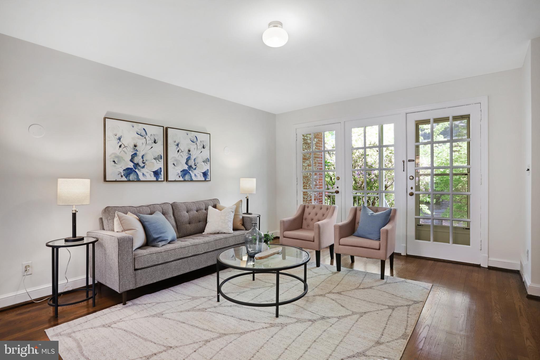 3710 Jocelyn Street Northwest Washington, DC 20015 - Photo 5 of 26 Livingroom