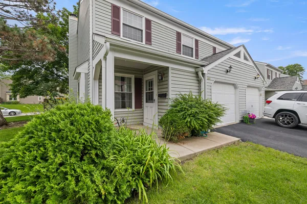 $299,900 | 510 Nebraska Circle, Carol Stream, IL 60188
