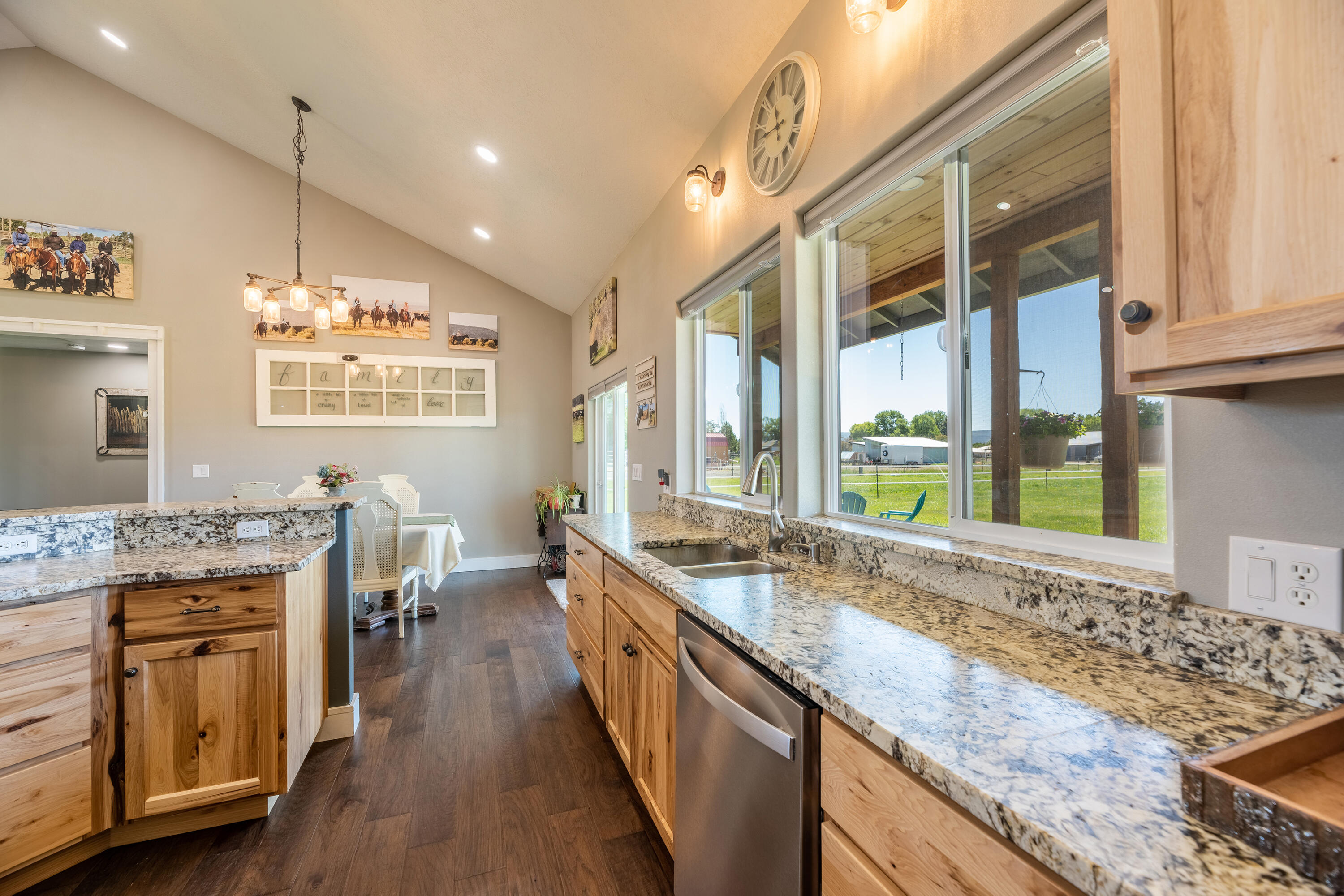 402 Apollo Road Prineville, OR 97754 - Photo 10 of 67 402NWApolloRd-Interior-33