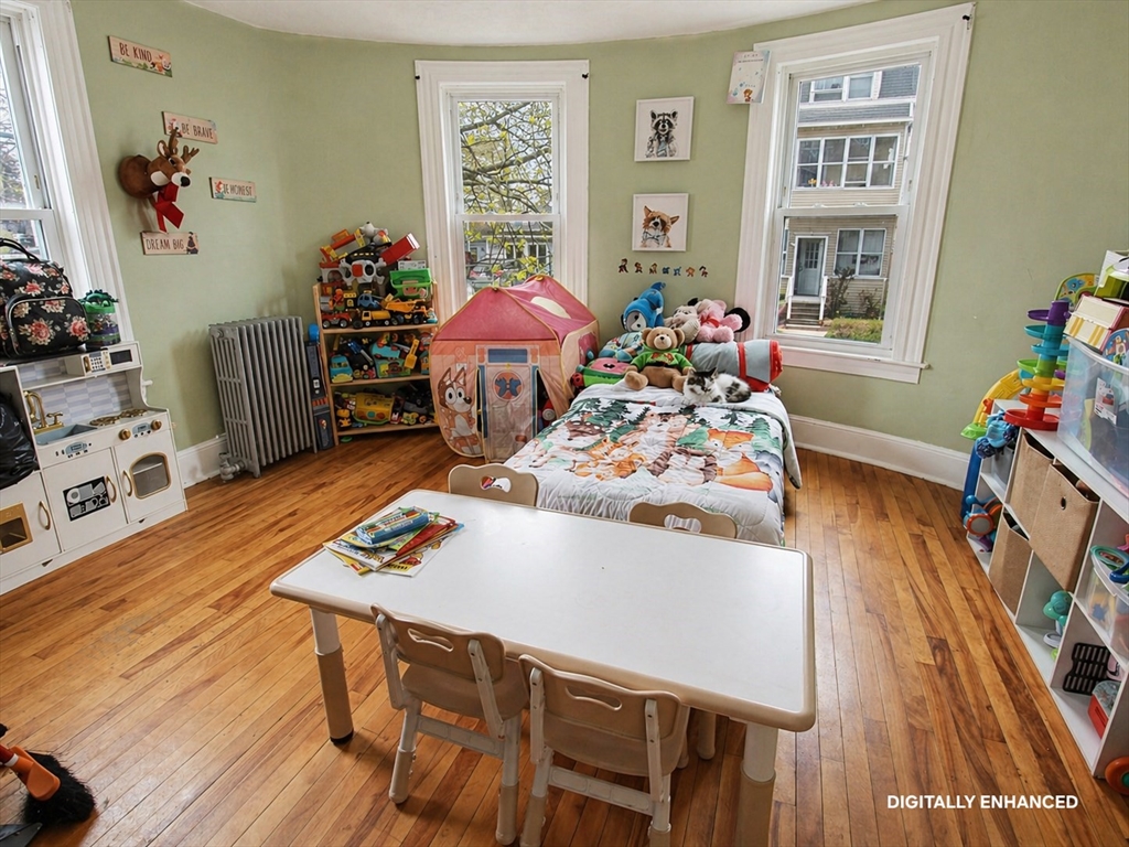 85 Harlem Street Worcester, MA 01610 - Photo 3 of 33
