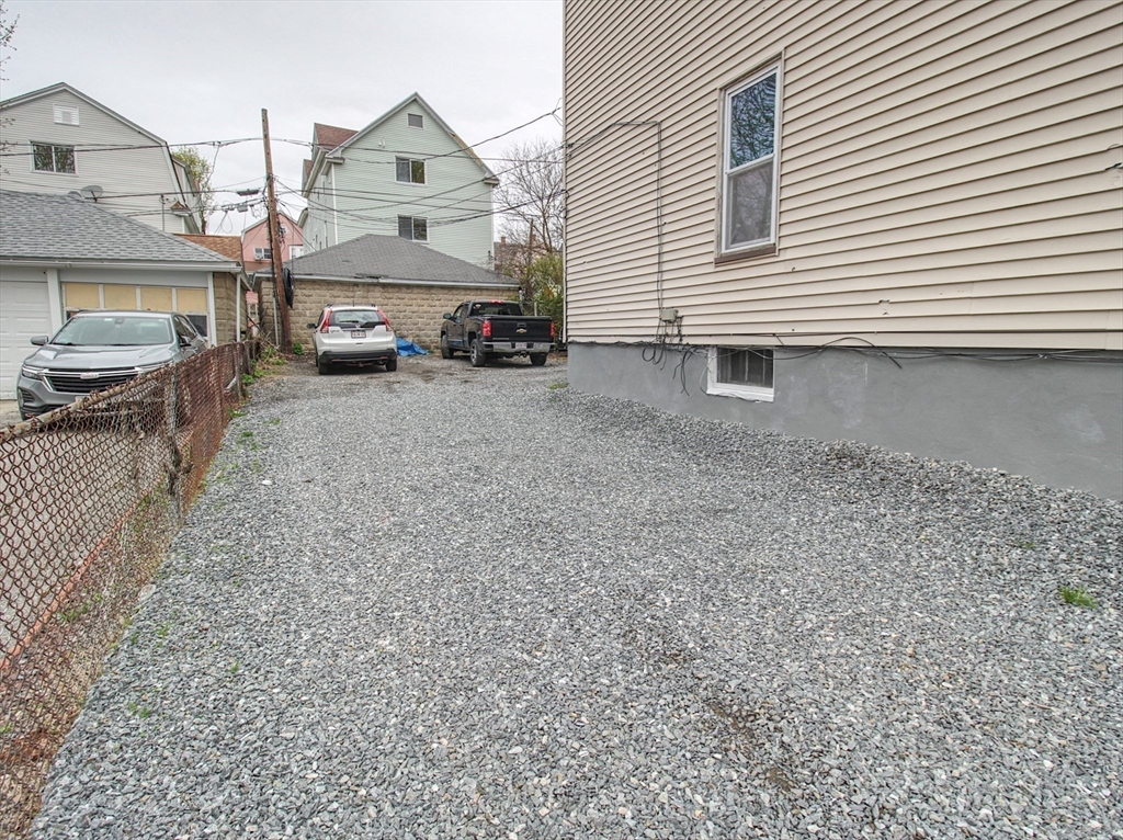 85 Harlem Street Worcester, MA 01610 - Photo 31 of 33