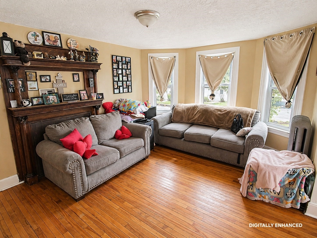 85 Harlem Street Worcester, MA 01610 - Photo 4 of 33