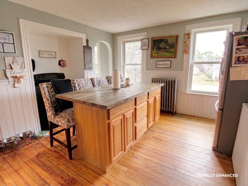 85 Harlem Street Worcester, MA 01610 - Photo 5 of 33