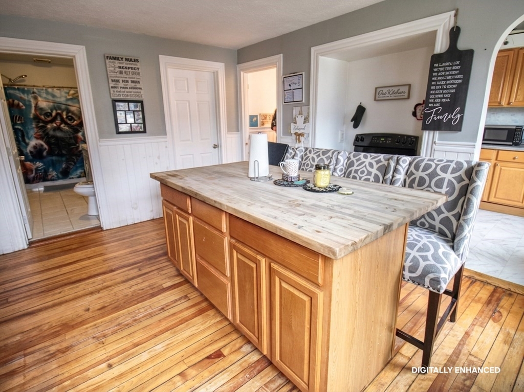 85 Harlem Street Worcester, MA 01610 - Photo 6 of 33