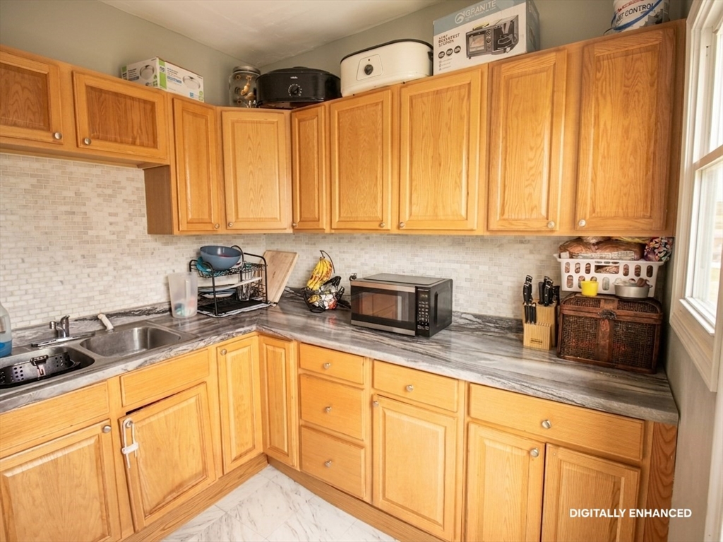 85 Harlem Street Worcester, MA 01610 - Photo 7 of 33