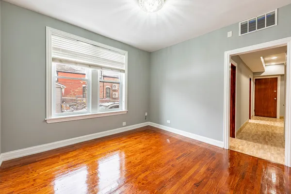 $2,500 | 2242 North Western Avenue, Unit 1R, Chicago, IL 60647