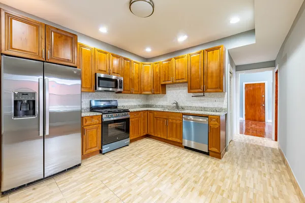 $2,500 | 2242 North Western Avenue, Unit 1R, Chicago, IL 60647