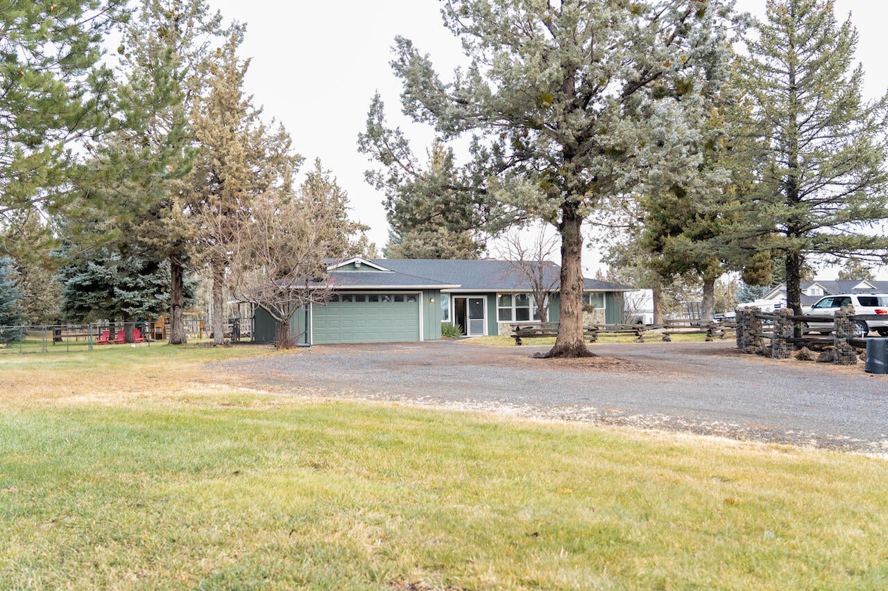 63410 Hamehook Road Bend, OR 97701 - Photo 6 of 35 HDR 19887