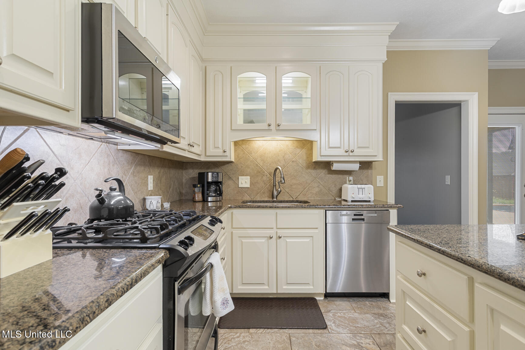 2003 Estates Cove Pearl, MS 39208 - Photo 16 of 33 2003 Estate Cv-31