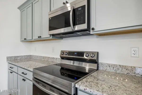 $349,900 | 8416 Whisper Lane, Powell, TN 37849