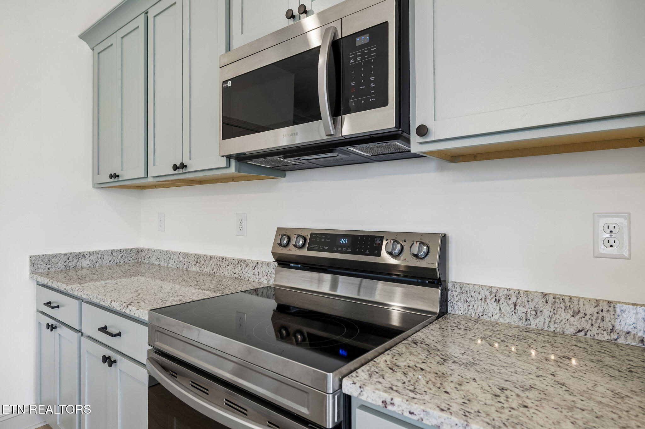 8416 Whisper Lane Powell, TN 37849 - Photo 8 of 39 10-8416 Whisper Ln - 010