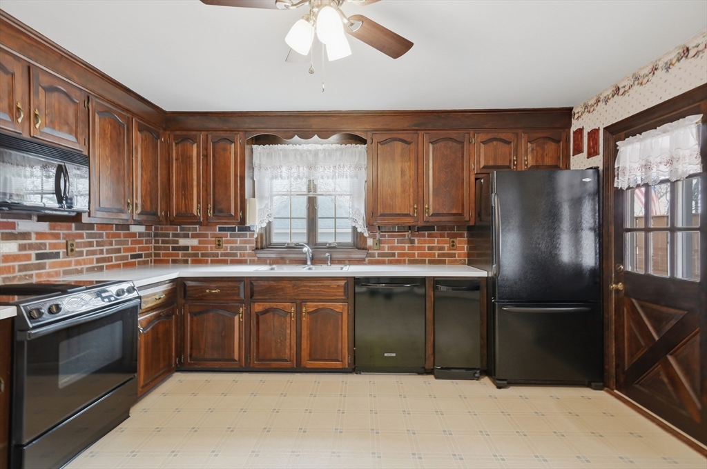 11 Mudnock Road Salisbury, MA 01952 - Photo 5 of 37