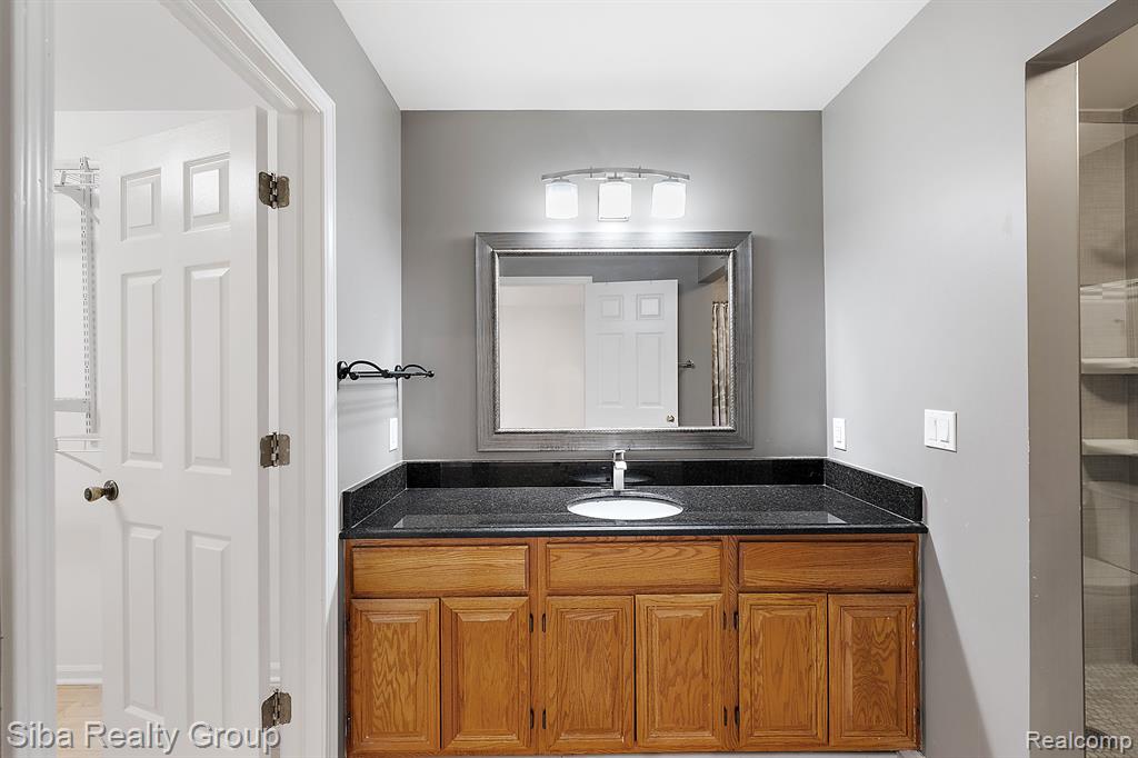 1602 Hillside Lane Rochester Hills, MI 48307 - Photo 44 of 63