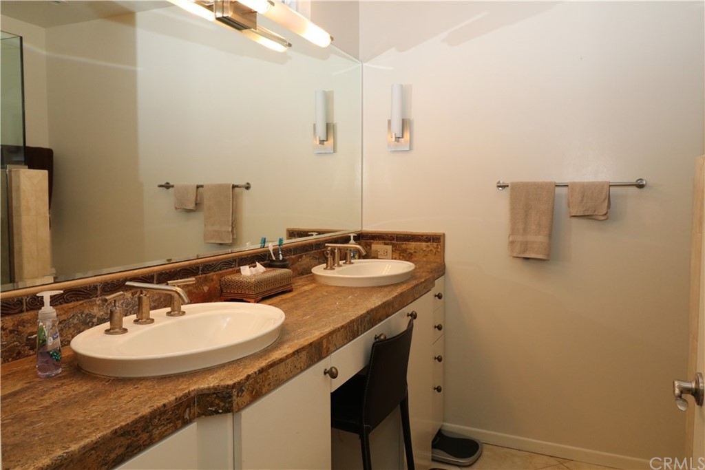 520 Cliff Drive Laguna Beach, CA 92651 - Photo 13 of 19